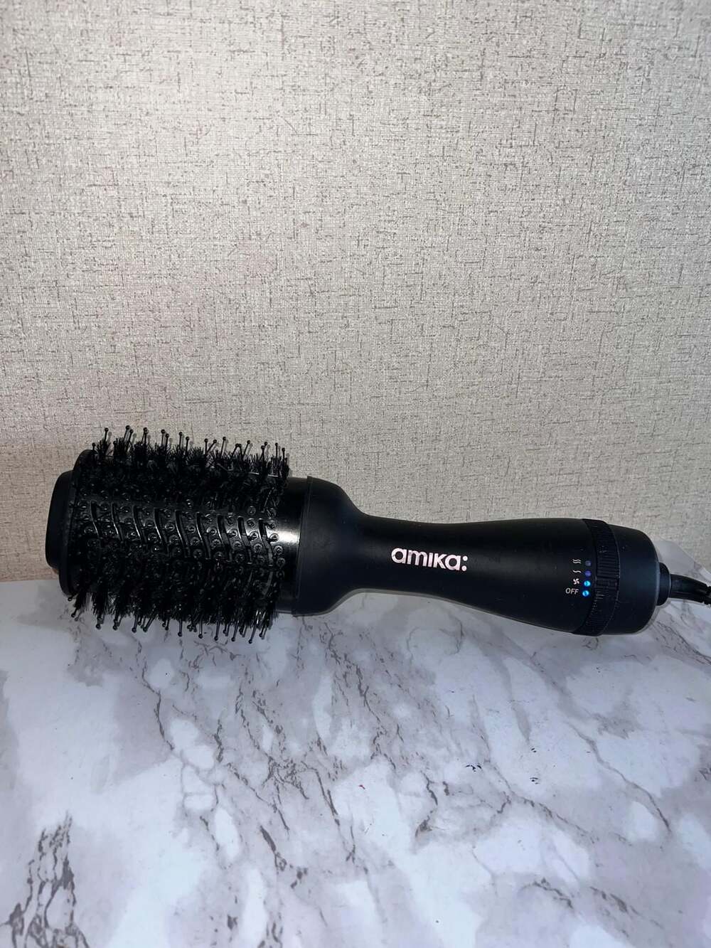 Hair Blow Dryer Brush 2.0 - amika